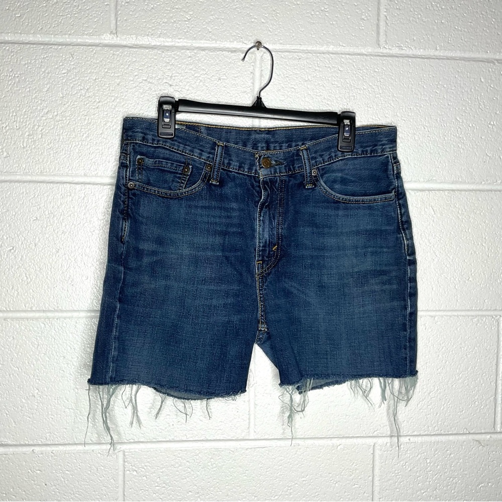 < Levi’s Cut Off Distressed Hem Denim Shorts > - Picture 5 of 5